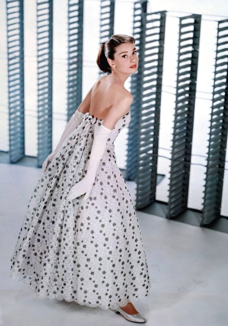 chân dung Audrey Hepburn