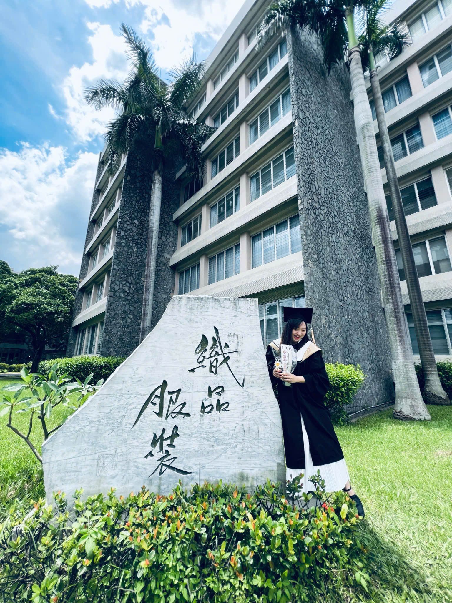 Hu Yu Ting tốt nghiệp Thạc sĩ ngành thời trang tại Đài Loan