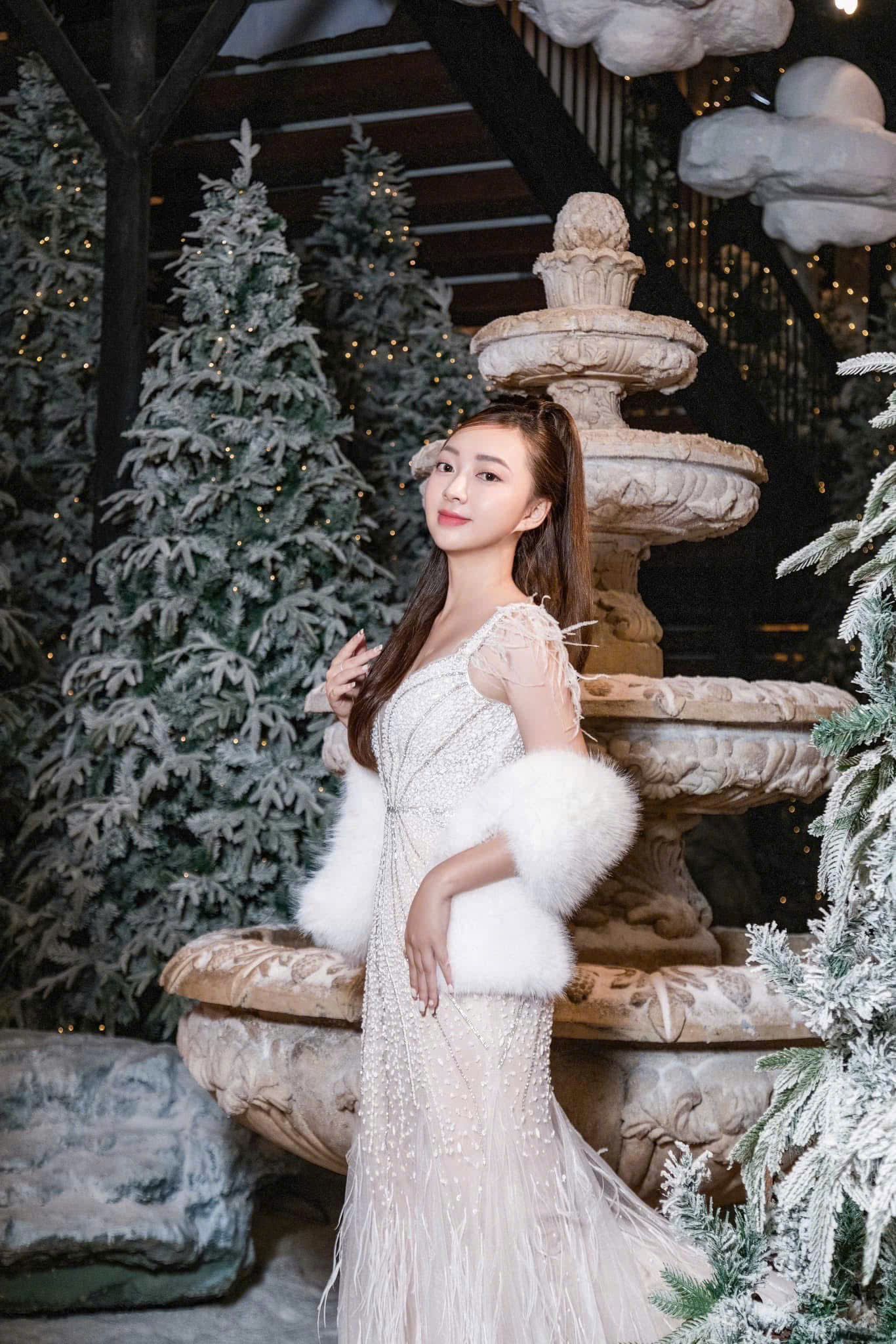 Hu Yu Ting trong bộ đầm dạ hội lộng lẫy